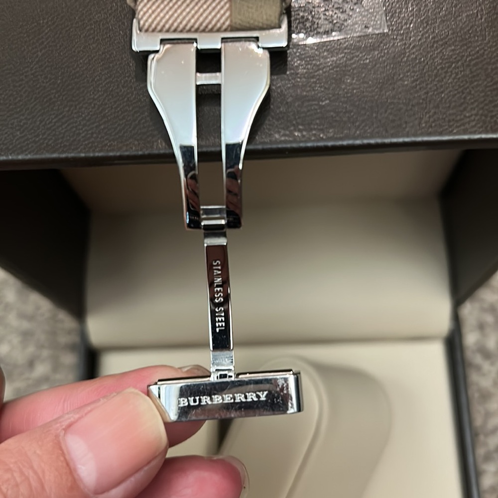 Burberry Pink Mother of Pearl Leather Stainless Steel Watch - Picture 8 of 12